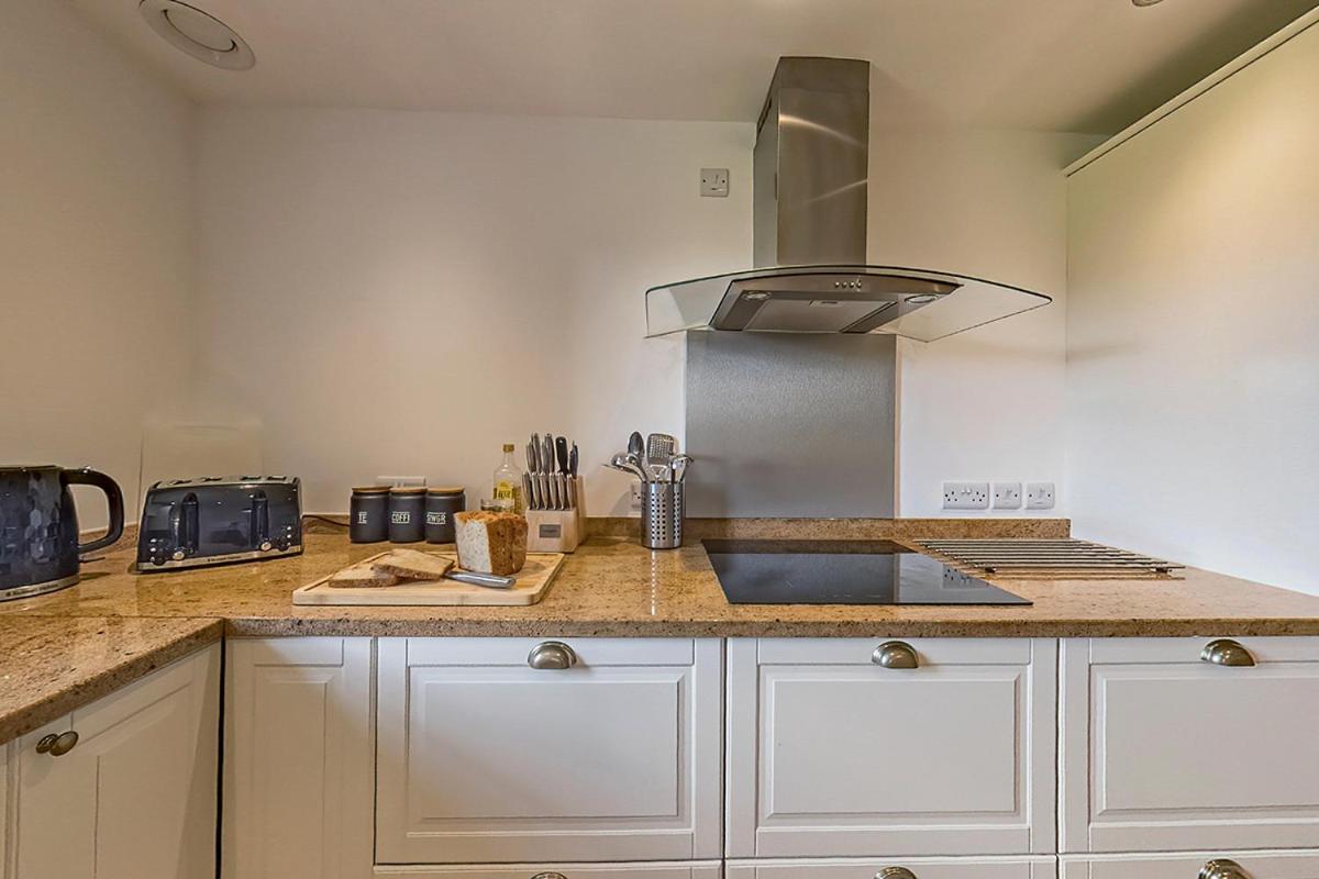 3 Bedroom Barn Conversion With Hot Tub-Garden View - Ty Cerrig Barn コーウェン エクステリア 写真