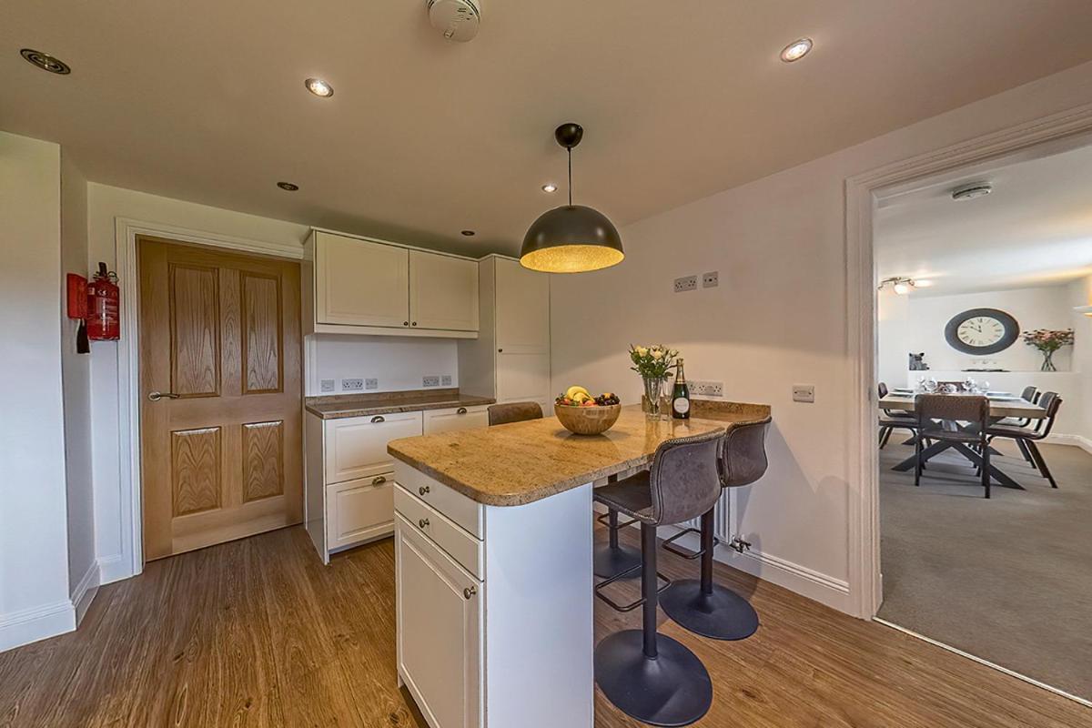 3 Bedroom Barn Conversion With Hot Tub-Garden View - Ty Cerrig Barn コーウェン エクステリア 写真