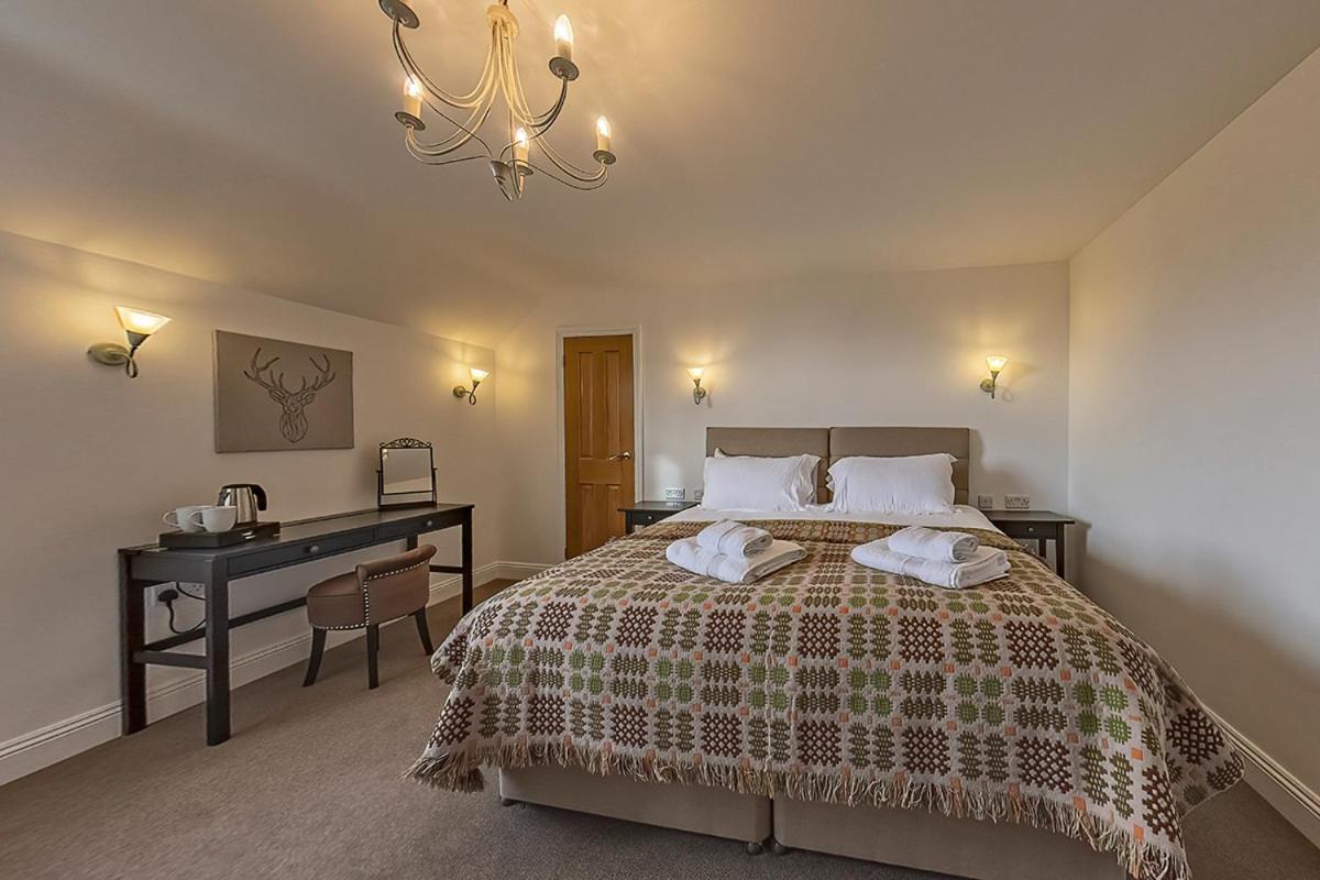 3 Bedroom Barn Conversion With Hot Tub-Garden View - Ty Cerrig Barn コーウェン エクステリア 写真