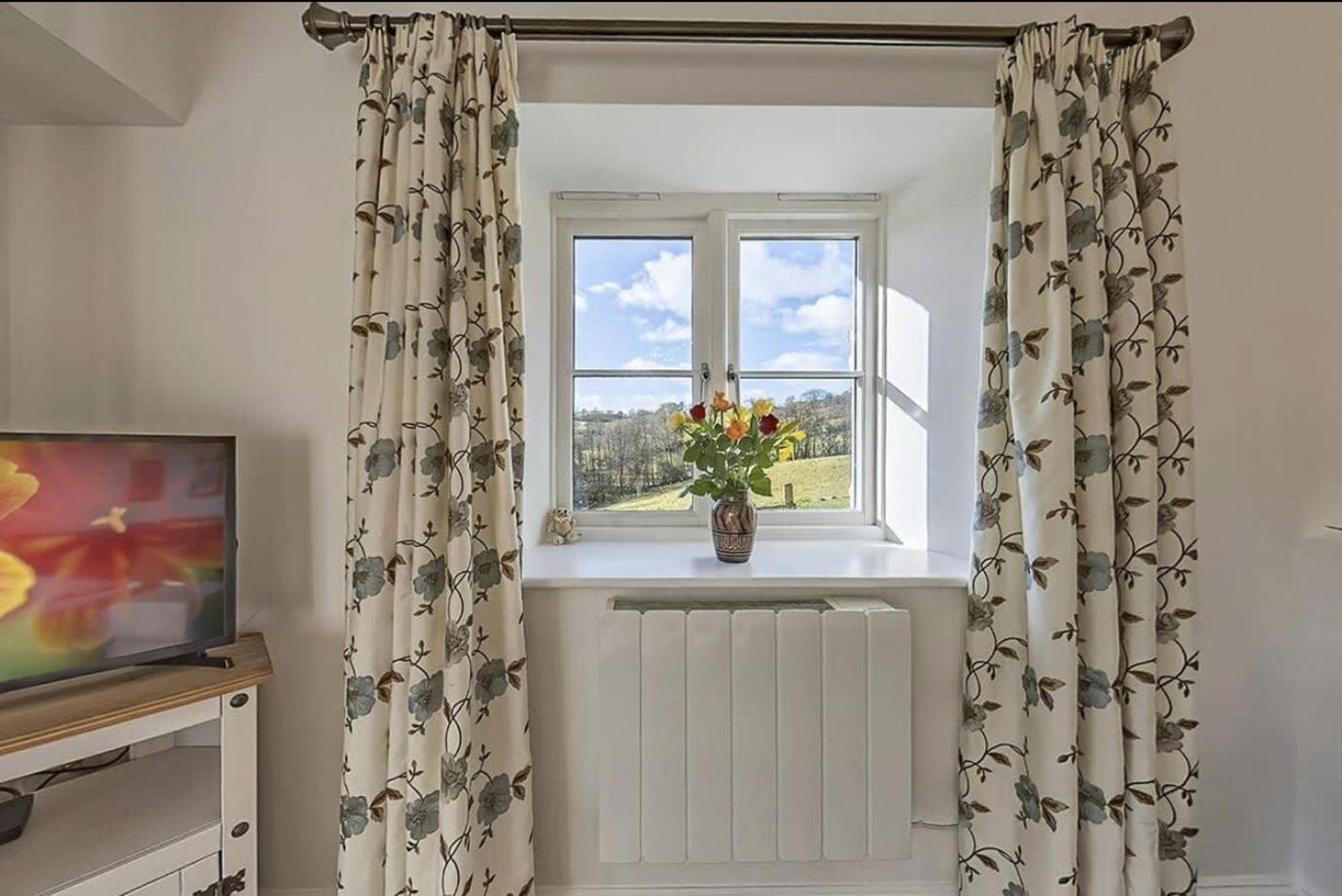 3 Bedroom Barn Conversion With Hot Tub-Garden View - Ty Cerrig Barn コーウェン エクステリア 写真