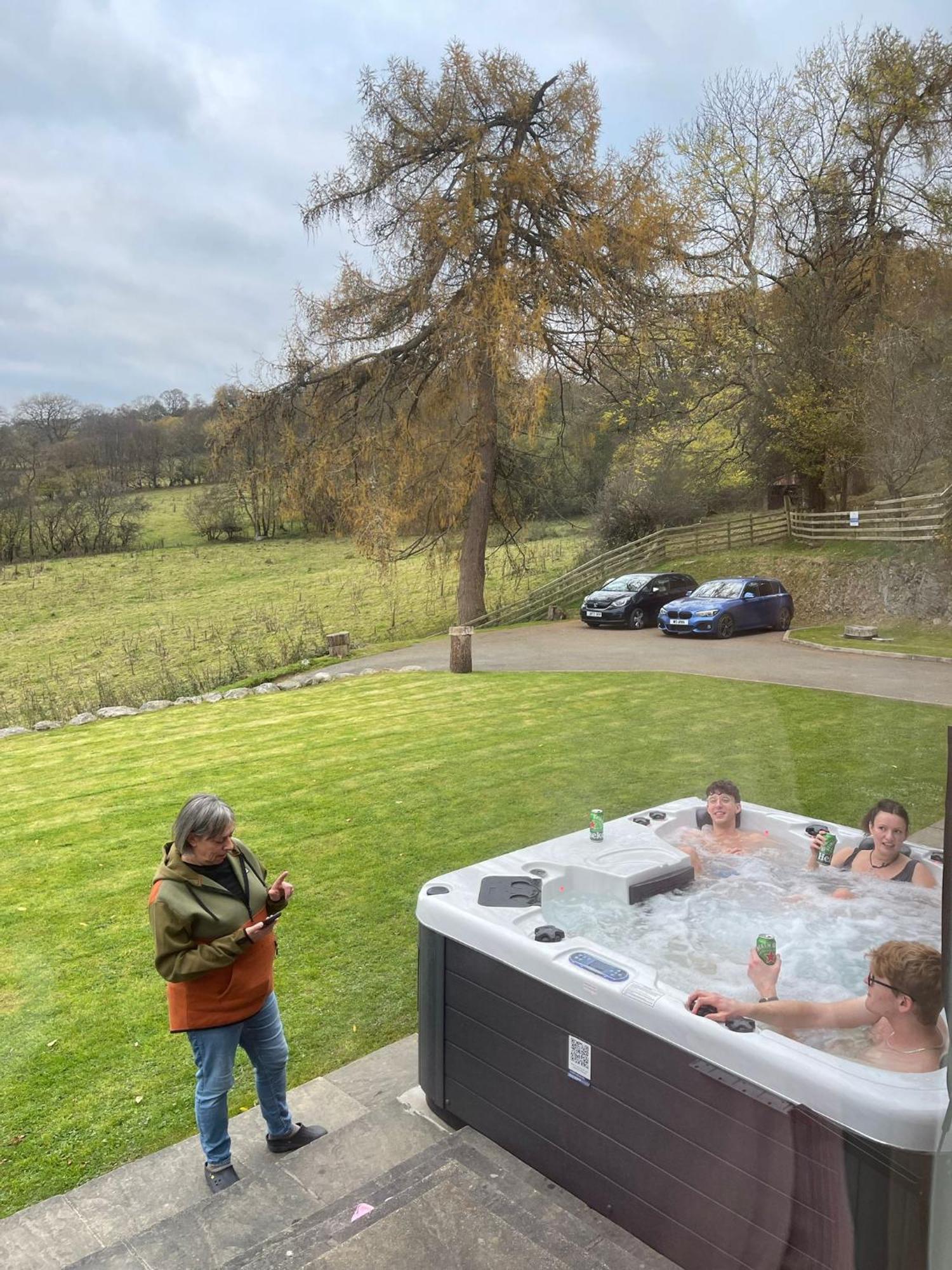3 Bedroom Barn Conversion With Hot Tub-Garden View - Ty Cerrig Barn コーウェン エクステリア 写真